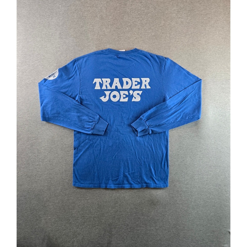 Trader Joes Long Sleeve T-Shirt Mens Medium Blue Graphic Logo Non-Hibiscus Dots